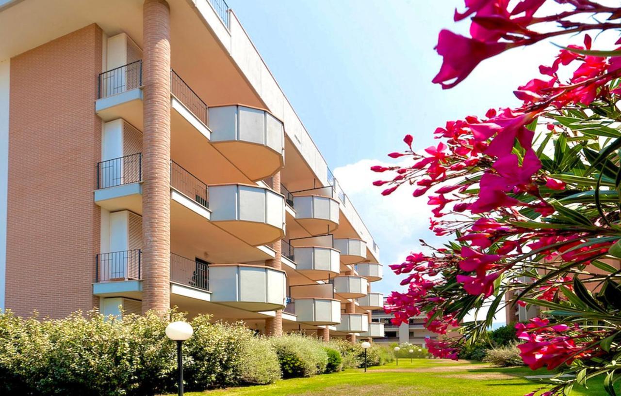 Isa-Apartments 4 Beds In Residence With Swimming-Pool In San Vincenzo, Just 600 Meters From The Sea Dış mekan fotoğraf