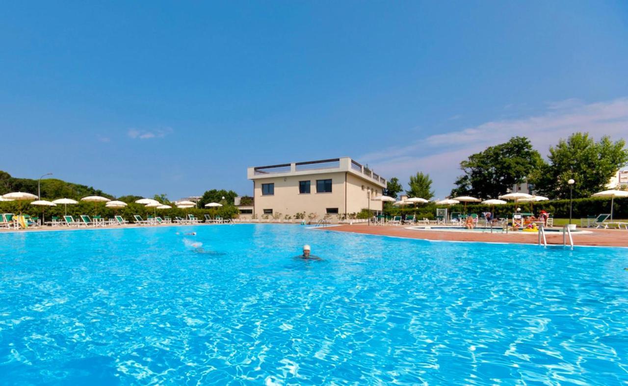 Isa-Apartments 4 Beds In Residence With Swimming-Pool In San Vincenzo, Just 600 Meters From The Sea Dış mekan fotoğraf