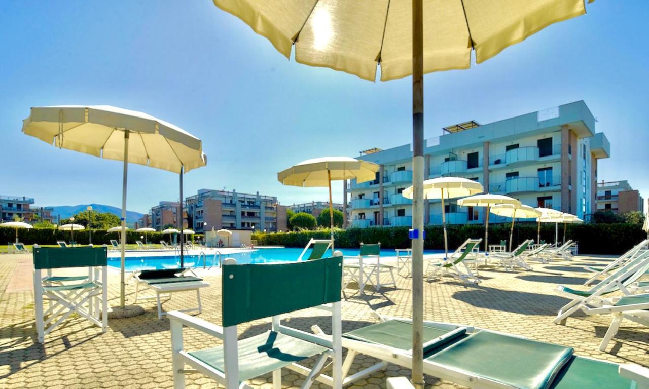 Isa-Apartments 4 Beds In Residence With Swimming-Pool In San Vincenzo, Just 600 Meters From The Sea Dış mekan fotoğraf
