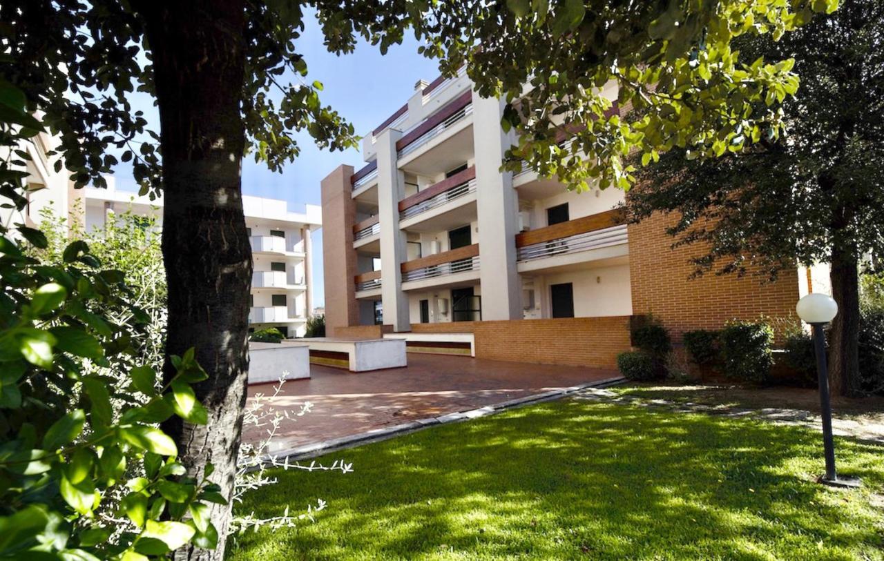 Isa-Apartments 4 Beds In Residence With Swimming-Pool In San Vincenzo, Just 600 Meters From The Sea Dış mekan fotoğraf